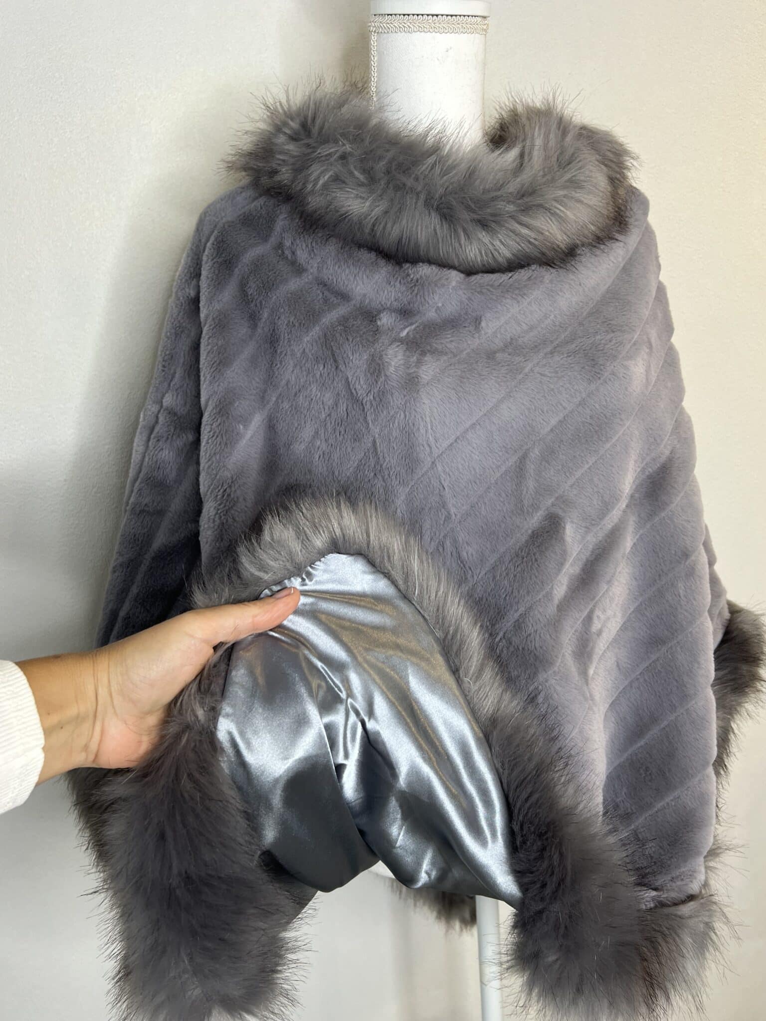 Poncho grey teddy fake fur