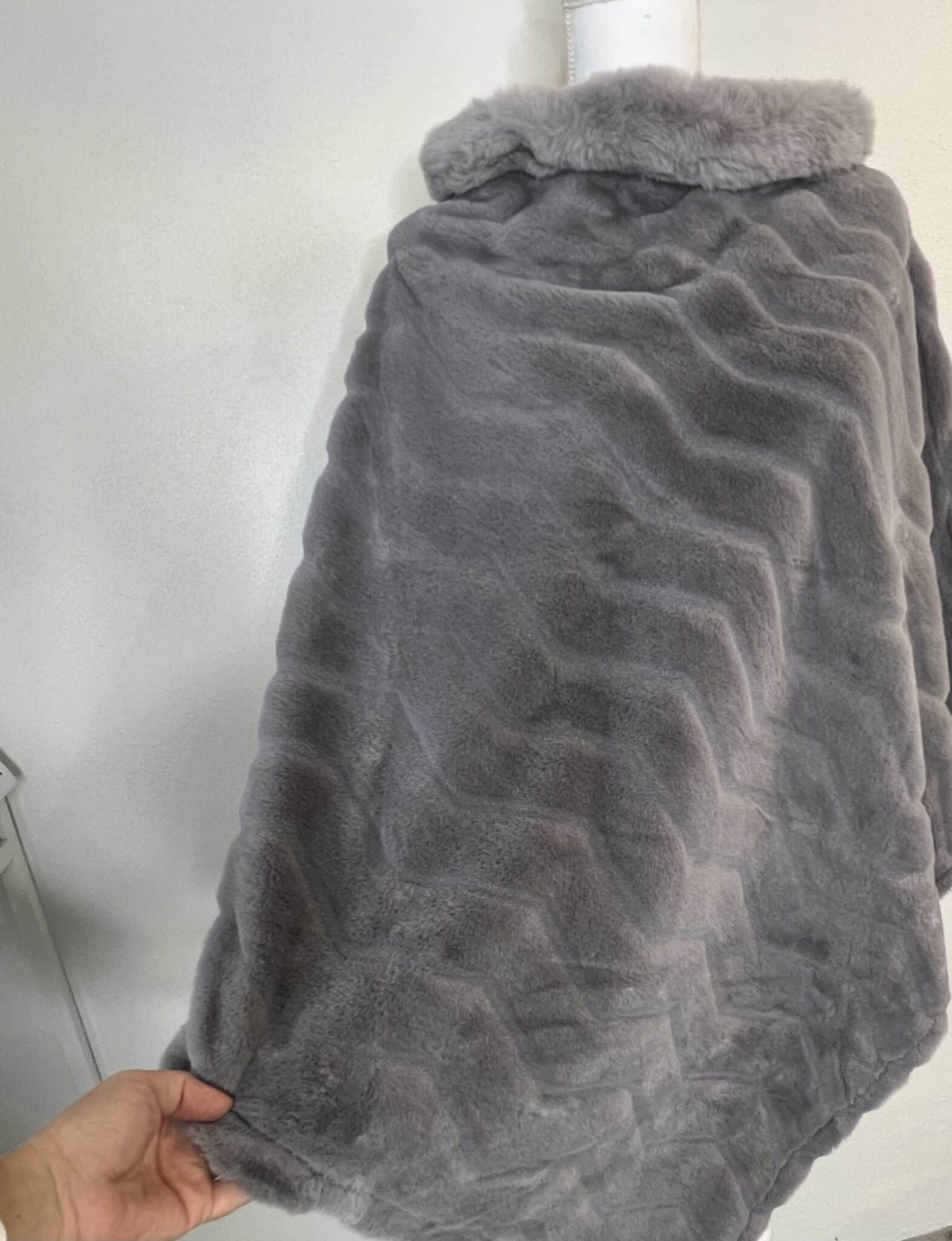 Poncho soft grey