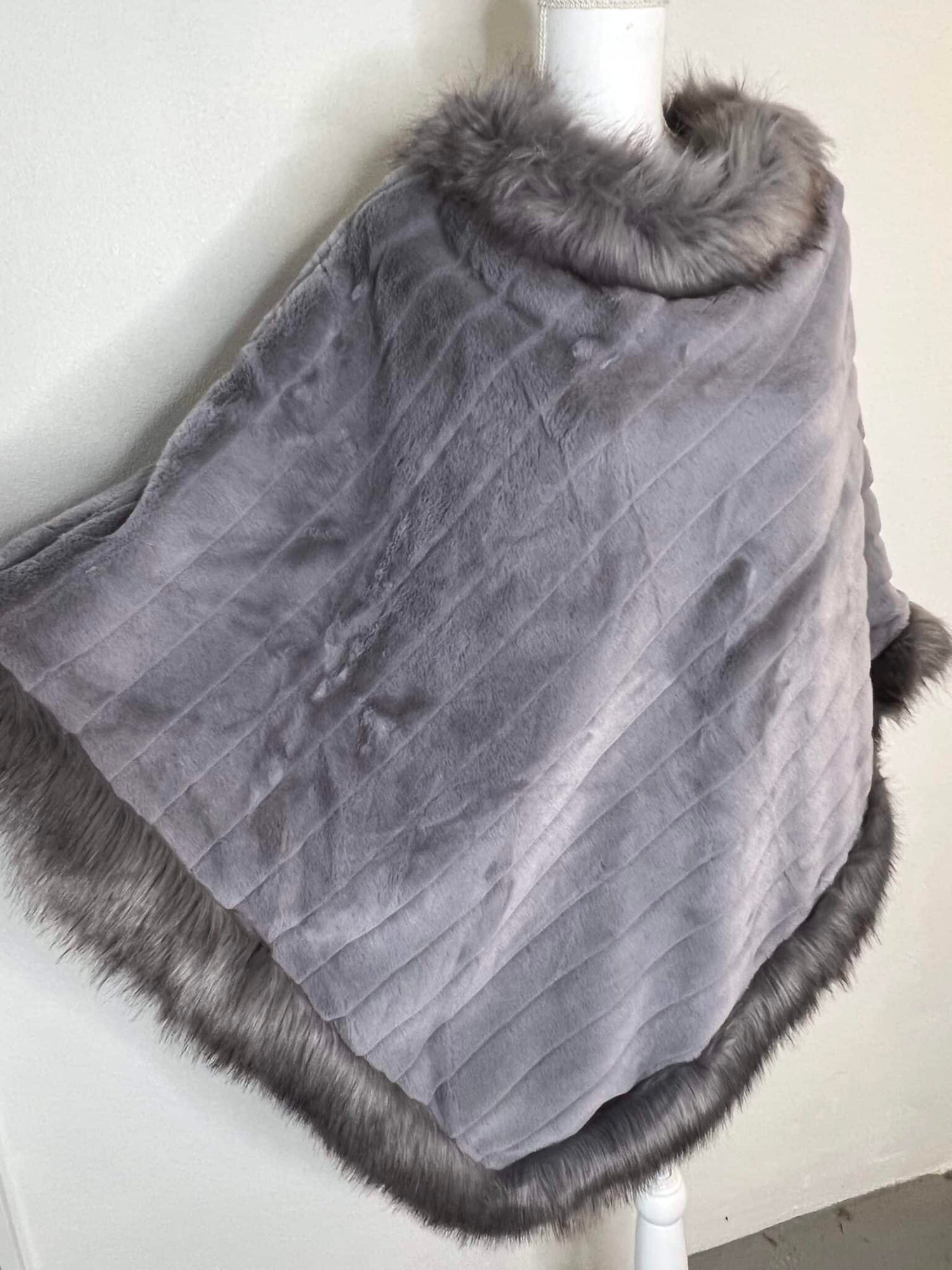 Poncho grey teddy fake fur